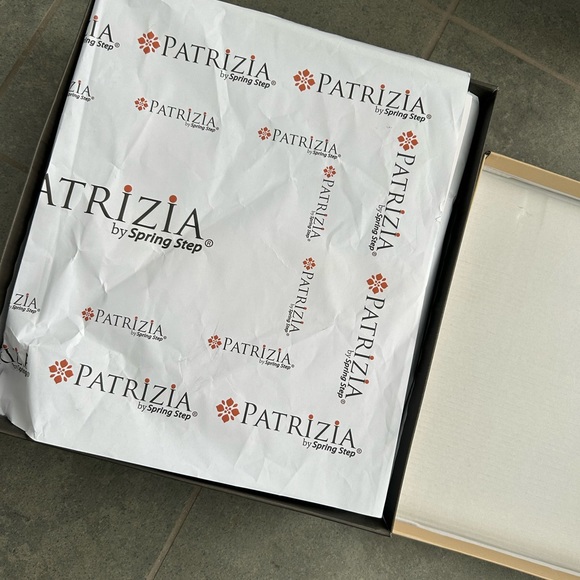 New! Boxed Women’s Spring Step Mid Calf Zippered Accent Boot Black Size 8.5M - Picture 2 of 7